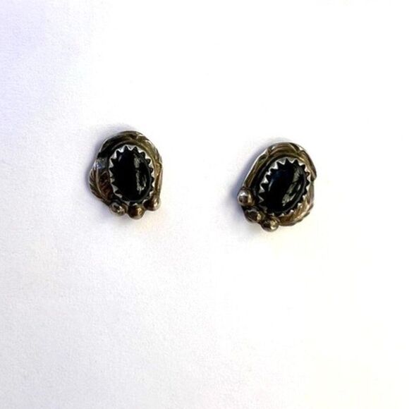 Vintage 70’s Native Black Onyx Post Earrings - Picture 11 of 12